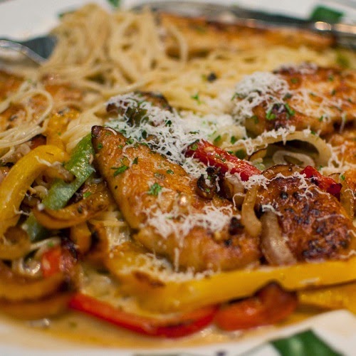 Olive garden recipes chicken This Olive Garden Chicken Piccata copycat tastes as same as the original if not better. Seared chicken breasts are topped with a lemon garlic butter sauce, sun-dried tomatoes and capers. Serve with some green vegetables and a side of mashed potatoes for one seriously delicious meal.